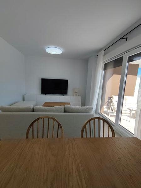 Penthouse de 3 chambres à louer à Estepona avec piscine garage - 2 500 € (Ref: 9223693)