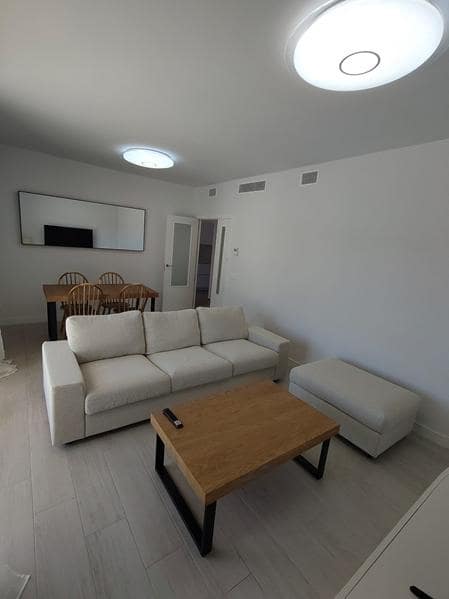 Penthouse de 3 chambres à louer à Estepona avec piscine garage - 2 500 € (Ref: 9223693)