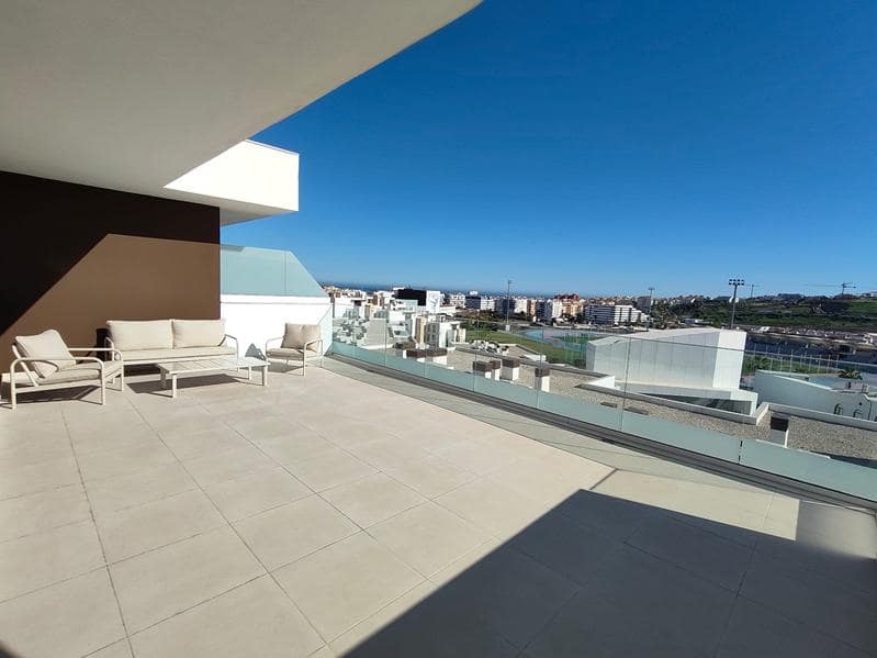 Penthouse de 3 chambres à louer à Estepona avec piscine garage - 2 500 € (Ref: 9223693)