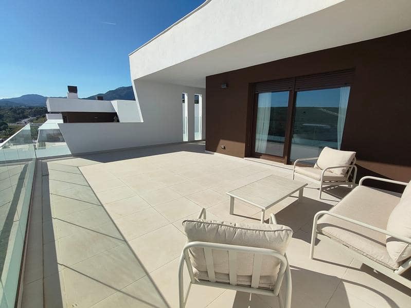 Penthouse de 3 chambres à louer à Estepona avec piscine garage - 2 500 € (Ref: 9223693)