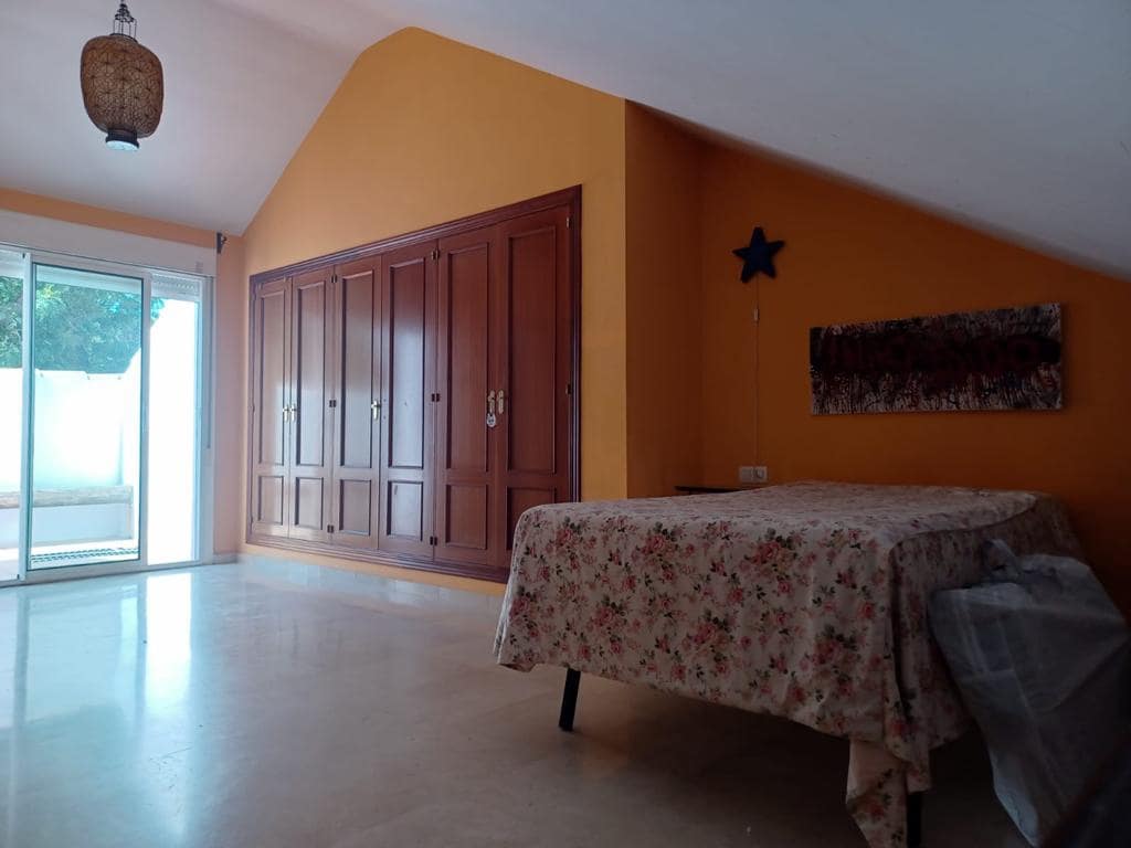 4 soveværelse Rækkehus til salg i Estepona med garage - € 699.500 (Ref: 9228003)