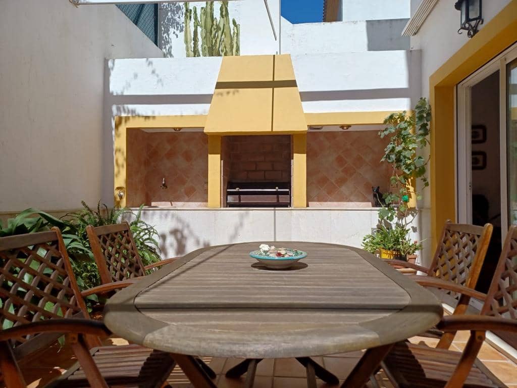 4 soveværelse Rækkehus til salg i Estepona med garage - € 699.500 (Ref: 9228003)