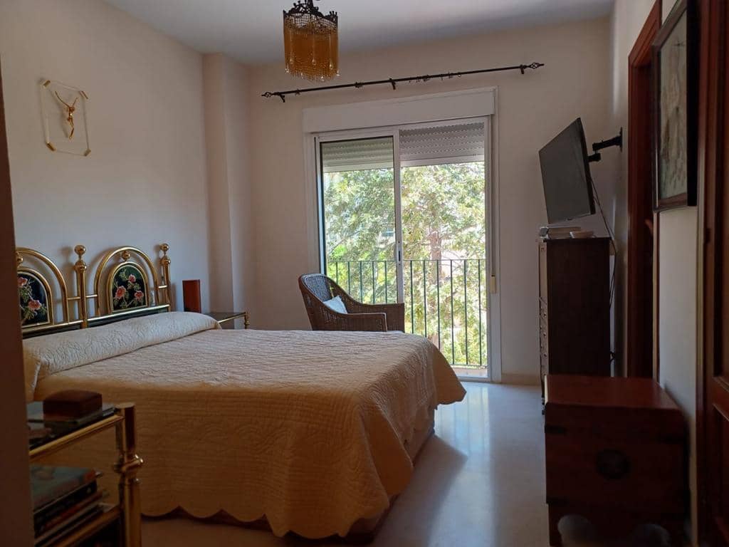 4 soveværelse Rækkehus til salg i Estepona med garage - € 699.500 (Ref: 9228003)