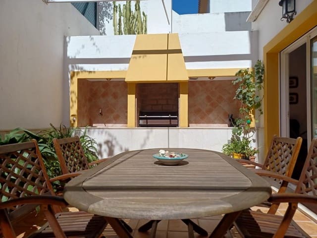 4 soverom Rekkehus til salgs i Estepona med garasje - € 699 500 (Ref: 9228003)