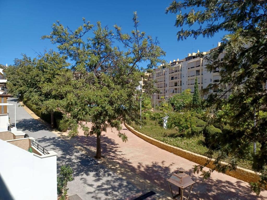 4 soveværelse Rækkehus til salg i Estepona med garage - € 699.500 (Ref: 9228003)