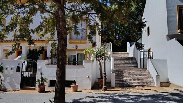 4 soverom Rekkehus til salgs i Estepona med garasje - € 699 500 (Ref: 9228003)