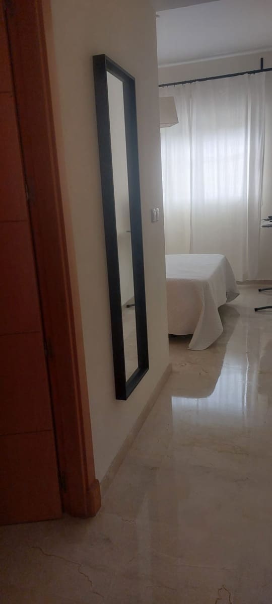 2 bedroom Flat for rent in San Luis de Sabinillas with pool garage - € 950 (Ref: 9231935)