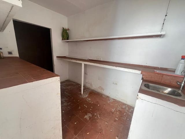 Kommersiell til leie i Centro, Estepona - € 450 (Ref: 9235258)