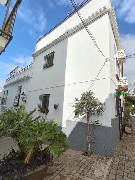 Casa de 2 habitaciones en Estepona en venta - 595.000 € (Ref: 9239304)