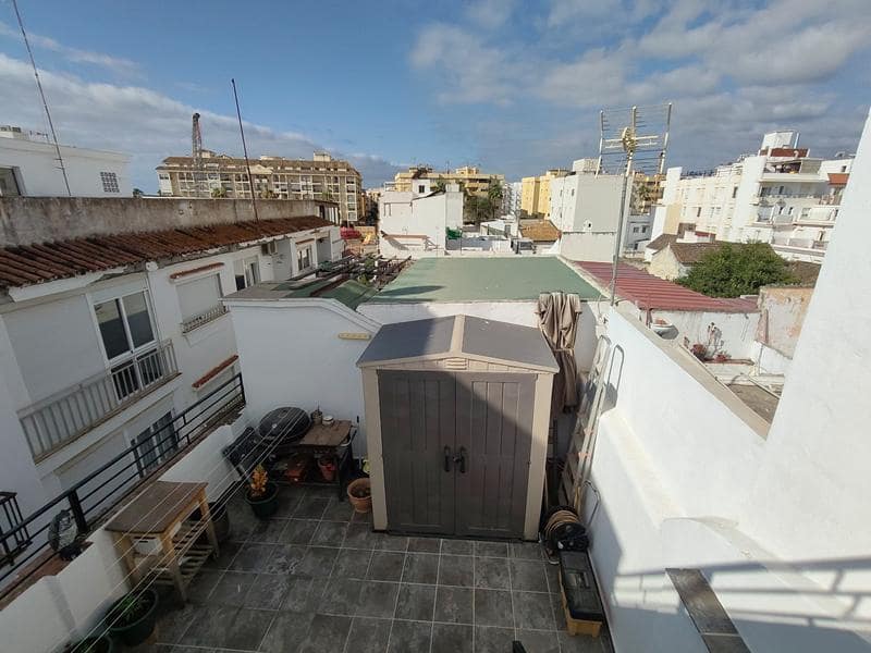 Casa de 2 habitaciones en Estepona en venta - 595.000 € (Ref: 9239304)