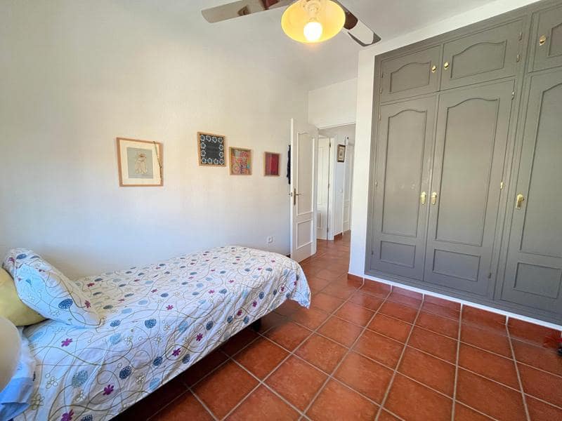 5 soveværelse Rækkehus til salg i Estepona med garage - € 750.000 (Ref: 9297105)