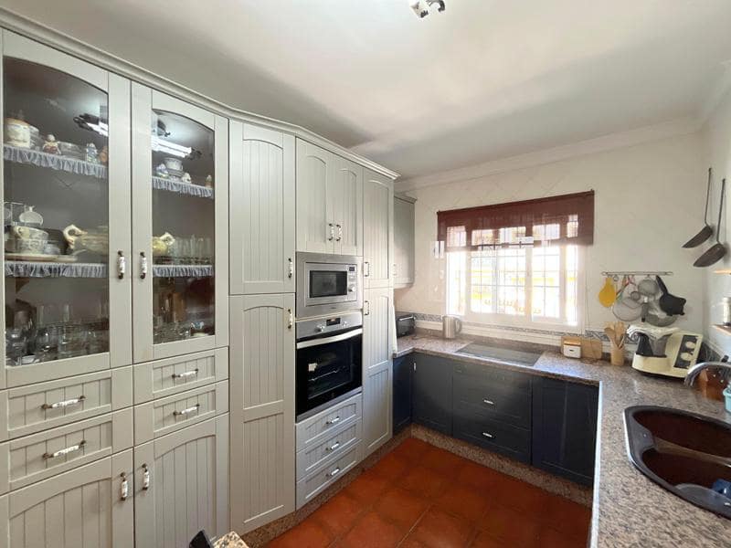 5 soveværelse Rækkehus til salg i Estepona med garage - € 750.000 (Ref: 9297105)