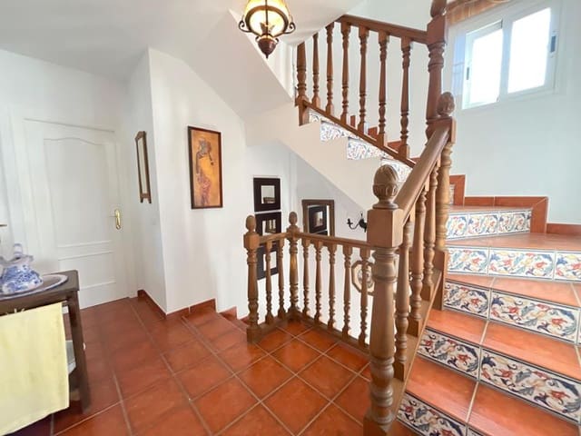 5 soveværelse Rækkehus til salg i Estepona med garage - € 750.000 (Ref: 9297105)