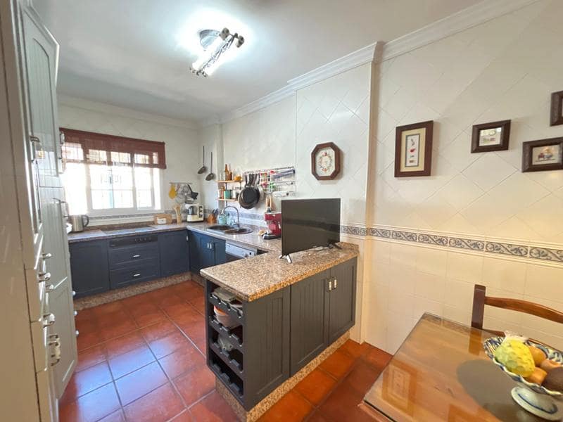 5 soveværelse Rækkehus til salg i Estepona med garage - € 750.000 (Ref: 9297105)