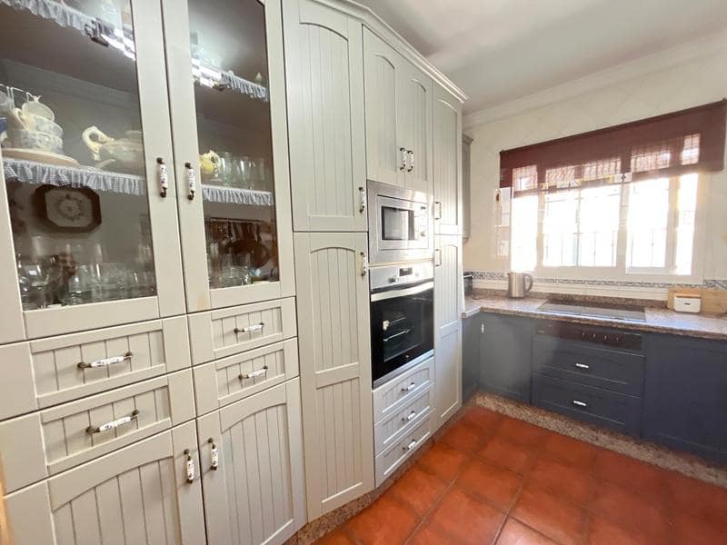 Adosado de 5 habitaciones en Estepona en venta con garaje - 850.000 € (Ref: 9297105)