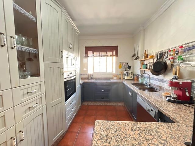 5 sypialnia Dom szeregowy na sprzedaż w Estepona z garażem - 850 000 € (Ref: 9297105)