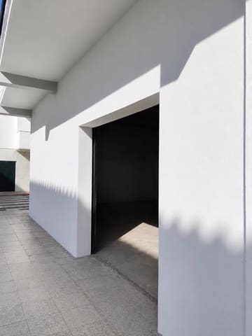 Commercial for sale in Centro, Estepona - € 212,100 (Ref: 9332739)