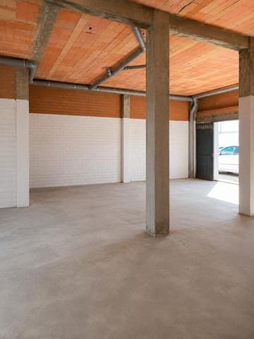 Commercial for sale in Centro, Estepona - € 212,100 (Ref: 9332739)