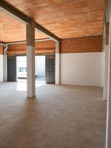 Commercial for sale in Centro, Estepona - € 212,100 (Ref: 9332739)