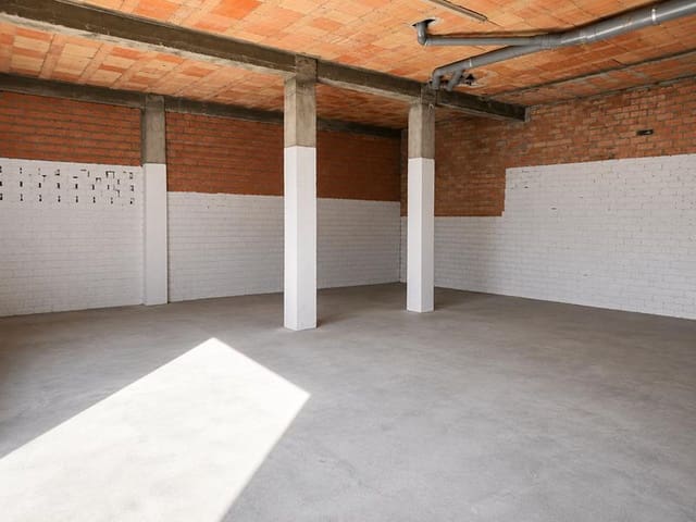 Commercial for sale in Centro, Estepona - € 212,100 (Ref: 9332739)