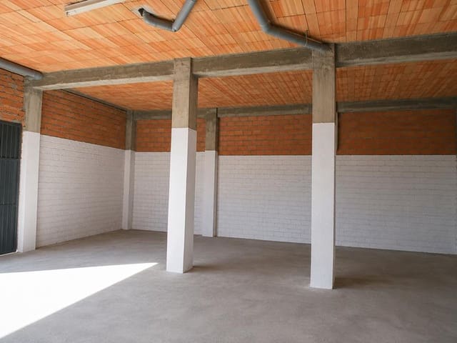 Commercial for sale in Centro, Estepona - € 212,100 (Ref: 9332739)