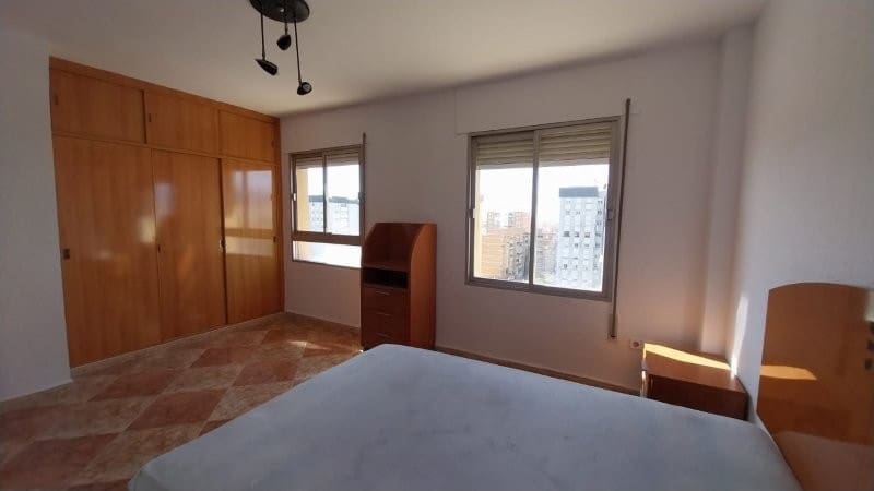 3 bedroom Flat for sale in Malaga city - € 297,000 (Ref: 9340381)