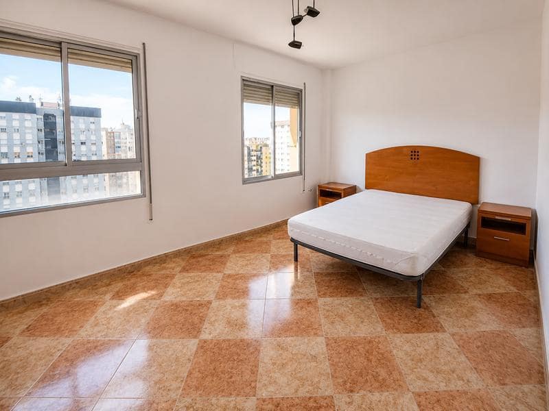 3 soveværelse Lejlighed til salg i Malaga by - € 297.000 (Ref: 9340381)