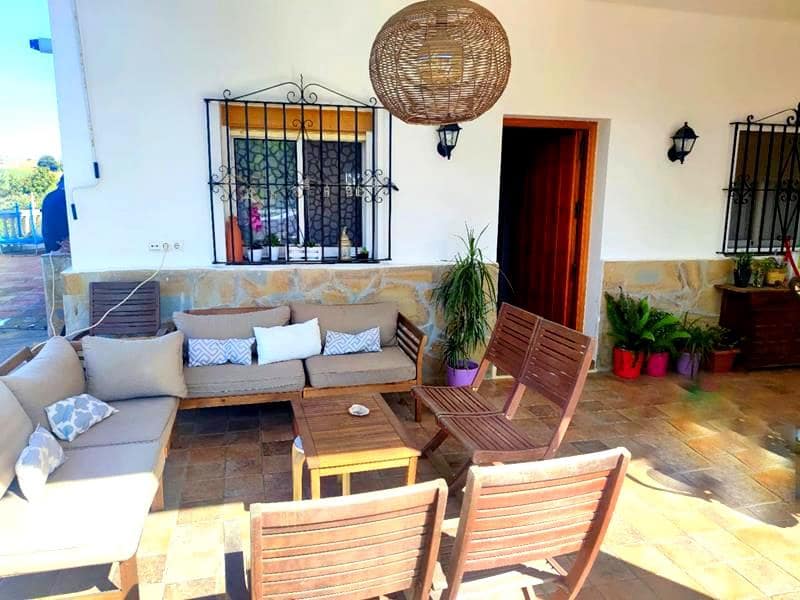 Casa de 6 habitaciones en Estepona en venta con piscina - 1.262.000 € (Ref: 9344067)