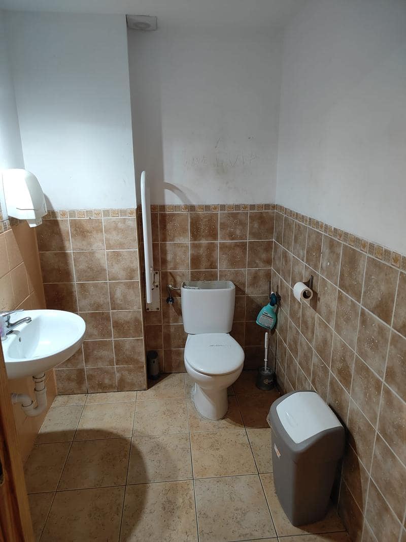 Kommersiell till salu i Estepona - 234 000 € (Ref: 9348659)