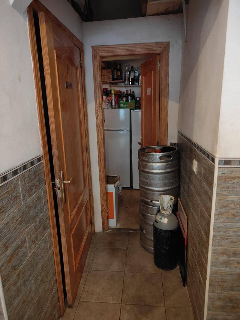 Kommersiell till salu i Estepona - 234 000 € (Ref: 9348659)