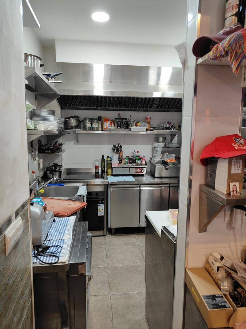 Kommersiell till salu i Estepona - 234 000 € (Ref: 9348659)