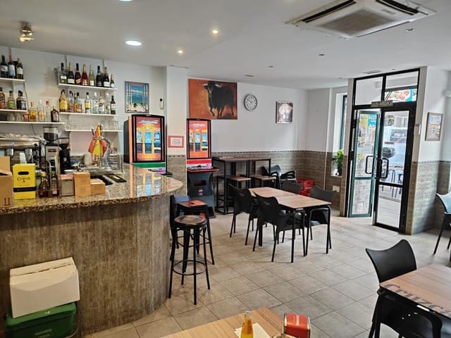 Kommersiell till salu i Centro, Estepona - 234 000 € (Ref: 9348659)