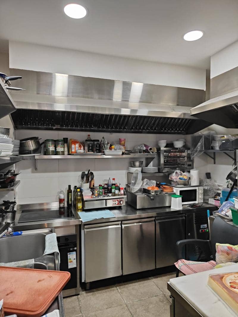 Kommersiell till salu i Estepona - 234 000 € (Ref: 9348659)