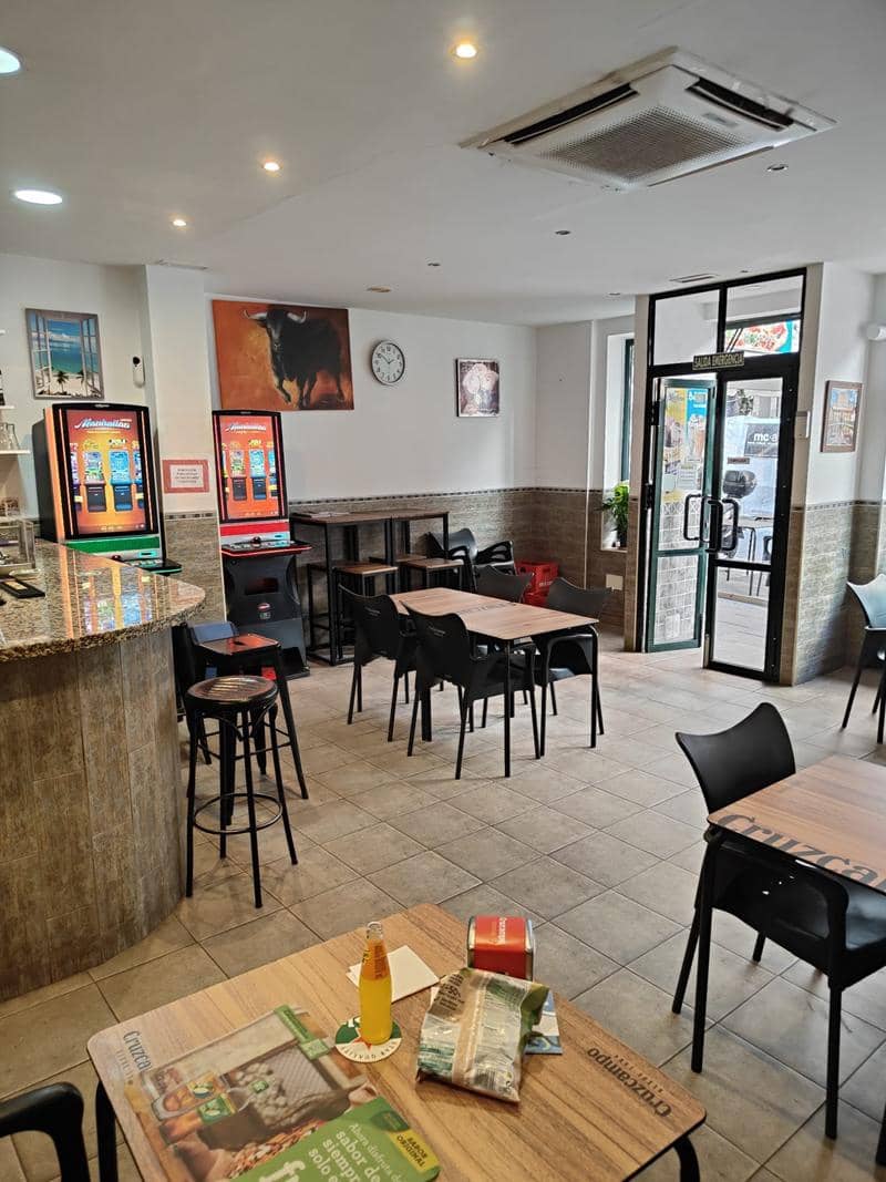 Kommersiell till salu i Estepona - 234 000 € (Ref: 9348659)