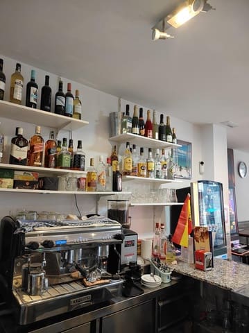 Kommersiell till salu i Centro, Estepona - 234 000 € (Ref: 9348659)