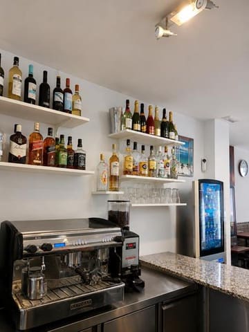 Commercial for sale in Centro, Estepona - € 234,000 (Ref: 9348659)