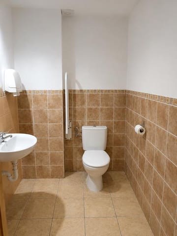 Commercial for sale in Centro, Estepona - € 234,000 (Ref: 9348659)