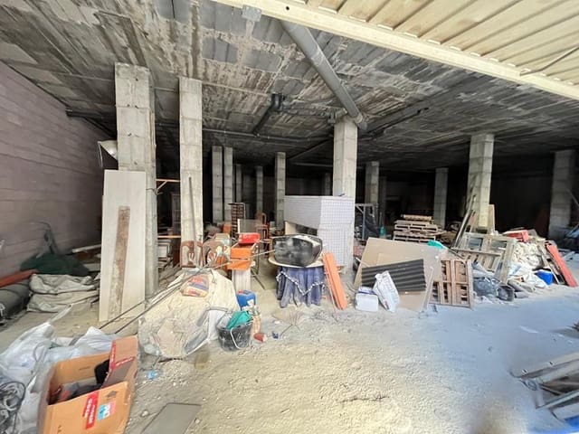 Kaupallinen vuokrattavana paikassa Estepona - 4 000 € (Ref: 9352893)