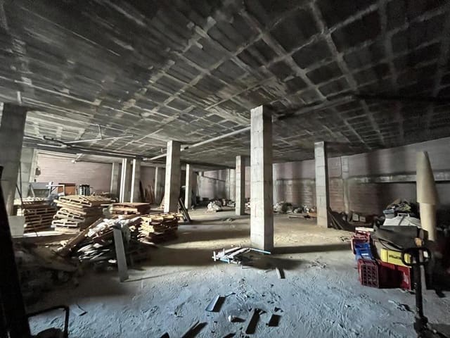 Kaupallinen vuokrattavana paikassa Estepona - 4 000 € (Ref: 9352893)