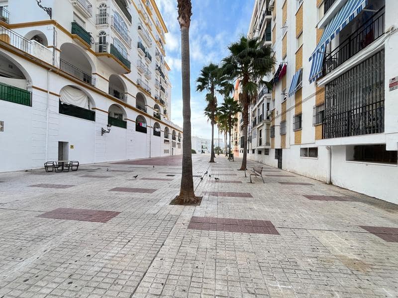 Erhverv til leje i Estepona - € 4.000 (Ref: 9352893)