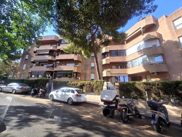 4 slaapkamer Flat te koop in Ciudad Jardín, Málaga stad met garage - € 323.000 (Ref: 9353933)