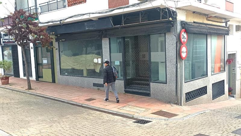 Comercial para arrendar em Estepona - 2 000 € (Ref: 9355322)