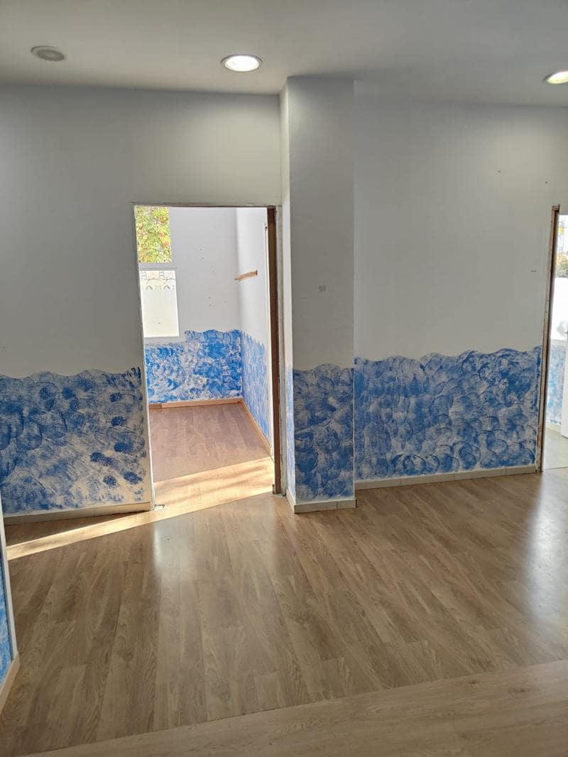 Kommersiell till salu i Estepona - 196 192 € (Ref: 9357857)