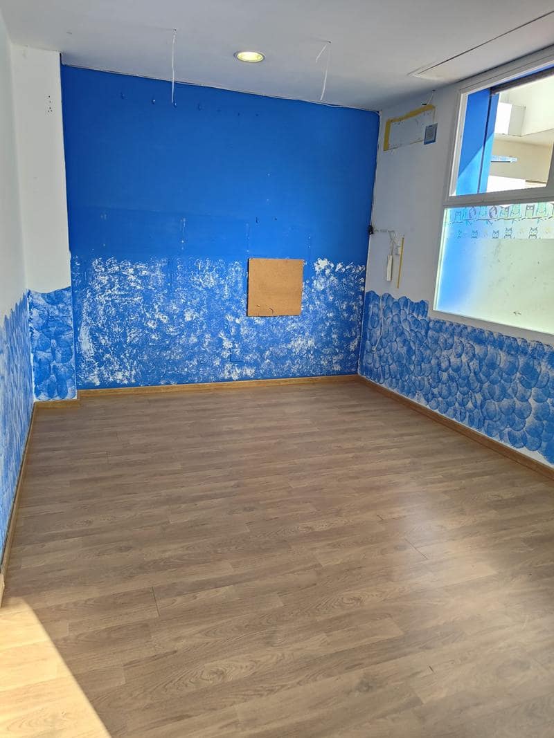 Kommersiell till salu i Estepona - 196 192 € (Ref: 9357857)