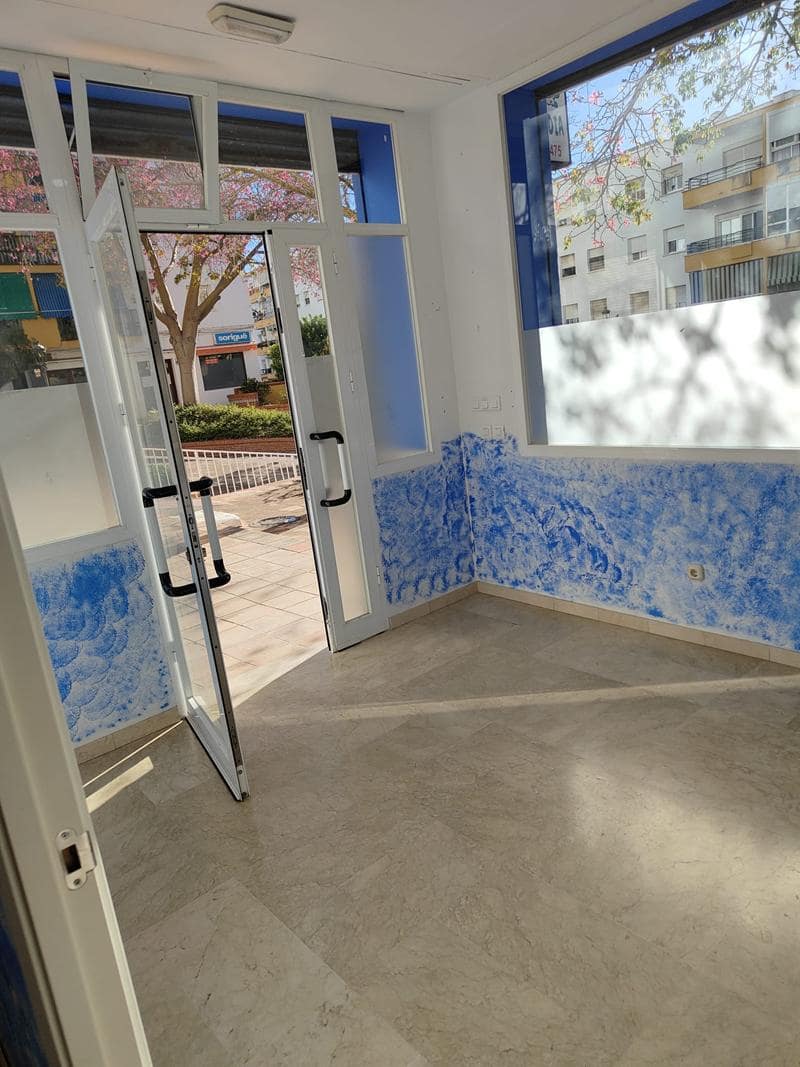 Kommersiell till salu i Estepona - 196 192 € (Ref: 9357857)