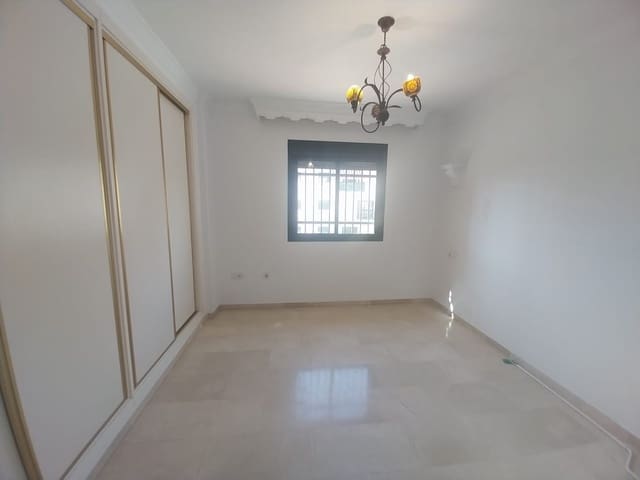 3 quarto Penthouse para venda em Centro, Estepona com piscina garagem - 456 000 € (Ref: 9371366)