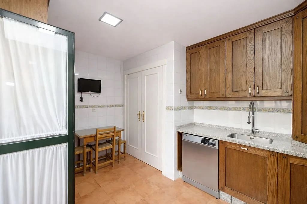 3 slaapkamer Penthouse te koop in Estepona met zwembad garage - € 435.000 (Ref: 9371366)