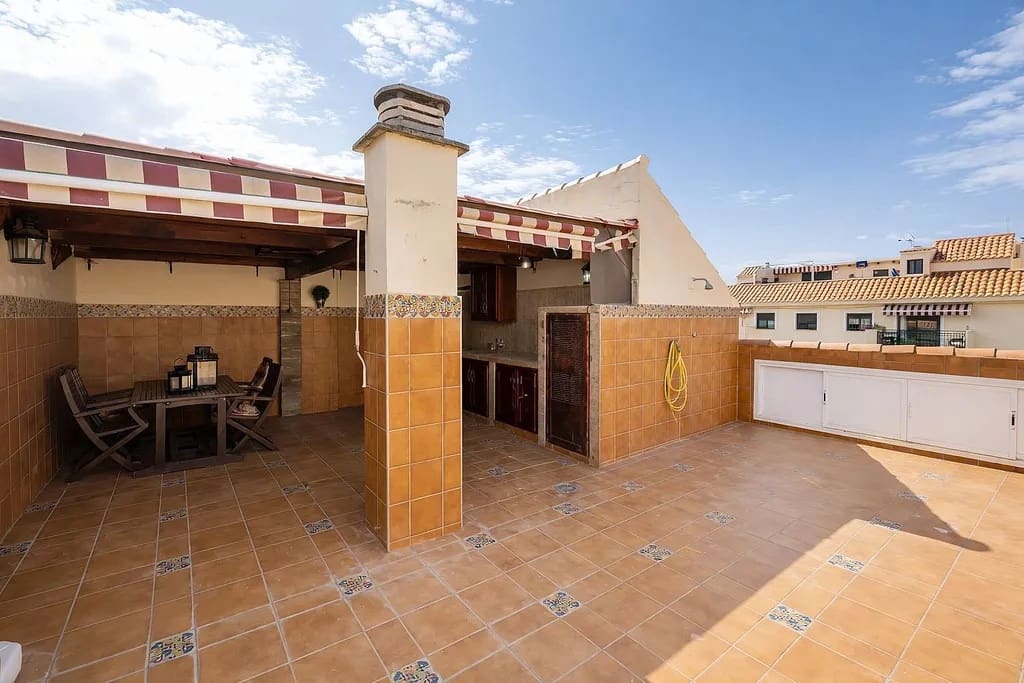 3 slaapkamer Penthouse te koop in Estepona met zwembad garage - € 435.000 (Ref: 9371366)