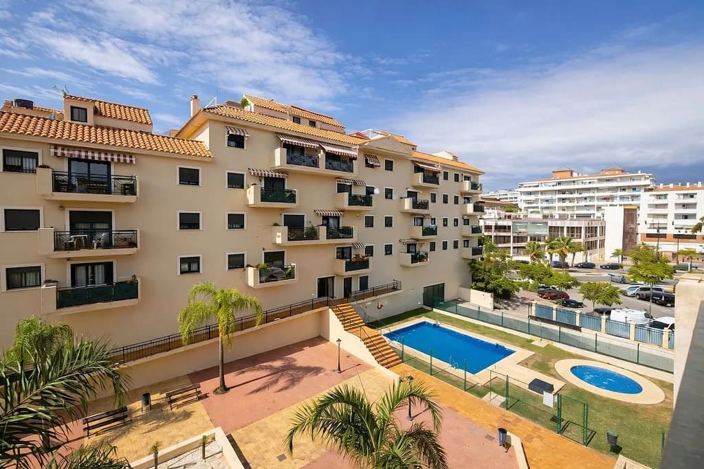 3 slaapkamer Penthouse te koop in Estepona met zwembad garage - € 435.000 (Ref: 9371366)