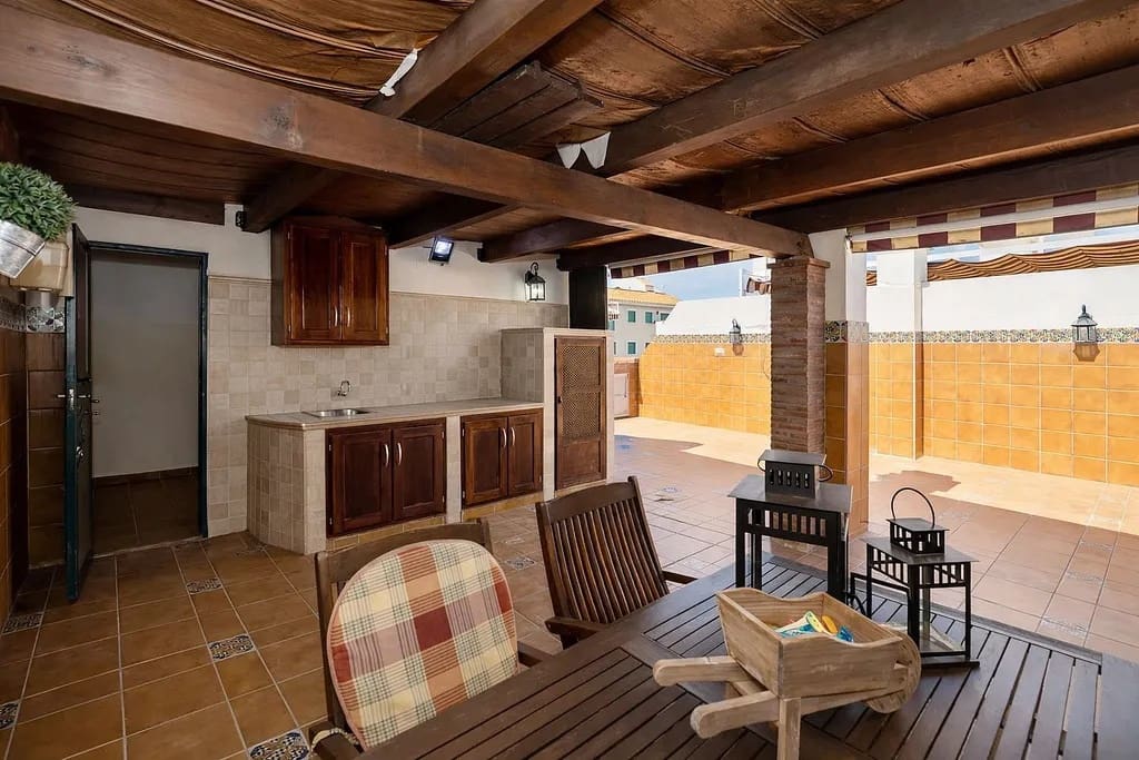 3 slaapkamer Penthouse te koop in Estepona met zwembad garage - € 435.000 (Ref: 9371366)